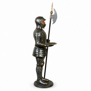 Riddare med Hillebard & Serveringsbricka i Naturlig Storlek (177 cm)