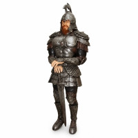 Riddare i Rustning med Svärd i Naturlig Storlek (216 cm)