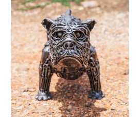 BULLDOG SKULPTUR I METALL 55 CM TILLVERKAD AV ÅTERVUNNEN SKROT AV BILAR MOPEDER CYKLAR 