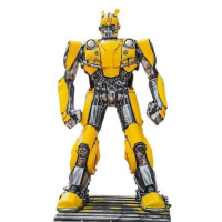 BUMBLEBEE TRANSFORMER SKULPTUR I ÅTERVUNNEN METALL OCH BILSKROT 