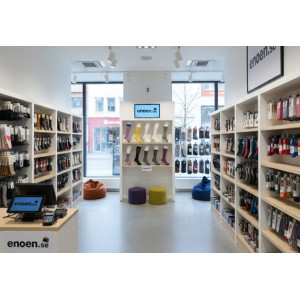 Okrossbar Skyltdocka Ben/Fot – Vit Plast, Hög Kvalitet