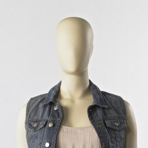 Kvinna Skyltdocka Darrol (Hand på höft) – Modern Display & Butiksinredning Kvinna Skyltdocka Darrol (Hand på höft) – Modern Display & Butiksinredning